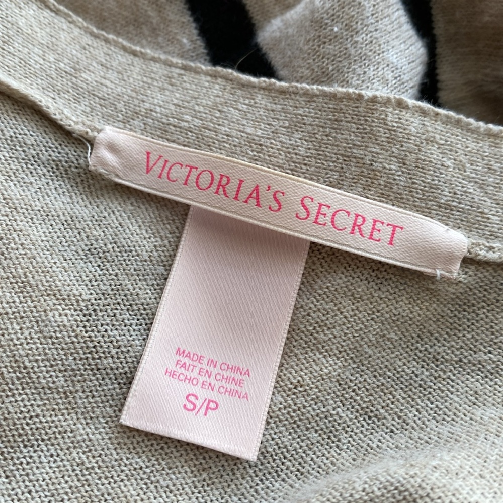 Victoria’s Secret cardigan sweater size women’s small - Picture 11 of 11